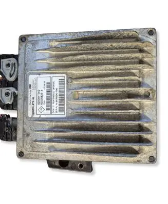 Renault Clio III Engine control unit/module 8200911562 R0410B037C 8200582518