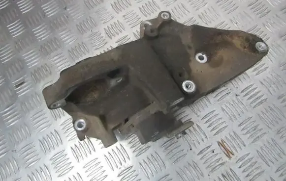 Opel Vectra B Engine mounting bracket 90528680