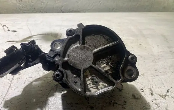Mazda 3 I Vacuum pump D1562C2 0706S