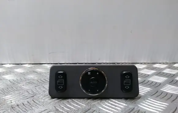 Mercedes-Benz ML W163 Electric window control switch A1638200326