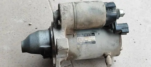 Toyota Yaris Starter motor 281000Y091 4280008435 03U08