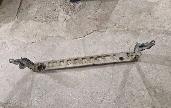 Volvo V60 Bottom radiator support slam panel 