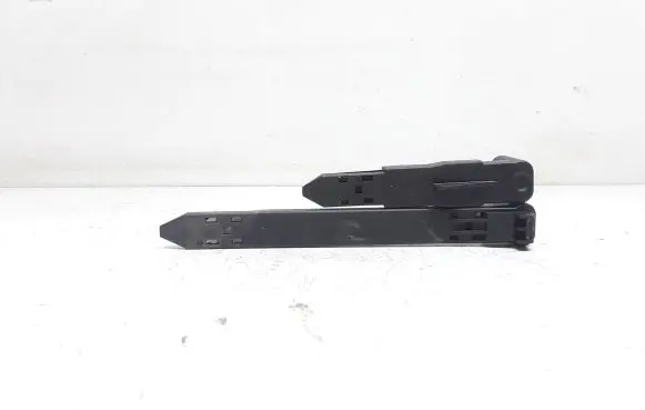Volvo XC60 Headlight/headlamp mounting bracket 30763155 30763154