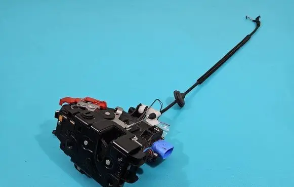 Volkswagen Golf V Rear door lock 7L0839015D IMPRK1467142