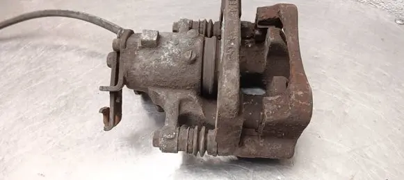 Opel Insignia A Rear brake caliper