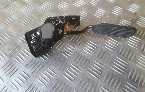 Toyota Avensis Verso Accelerator throttle pedal 8928152011 1983003031