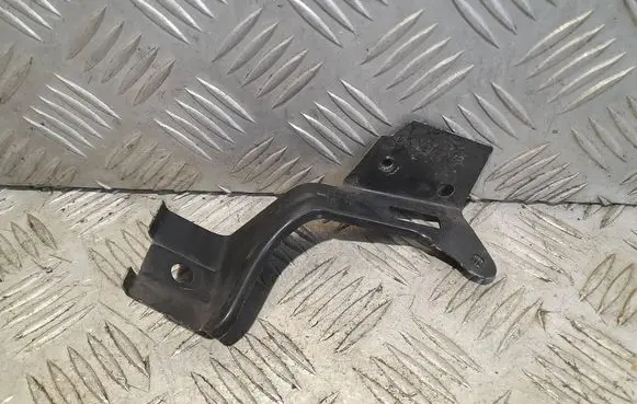 Volkswagen PASSAT B5 Fender mounting bracket 3B0821237