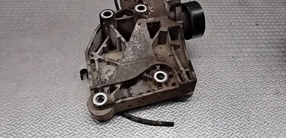 Opel Insignia A A/C compressor mount bracket 55562863 532274354