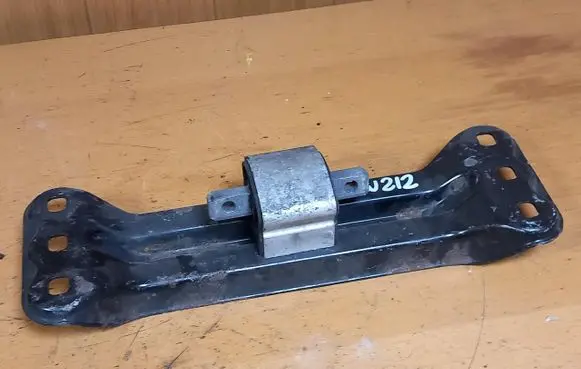 Mercedes-Benz E W212 Gearbox mount A2122402002