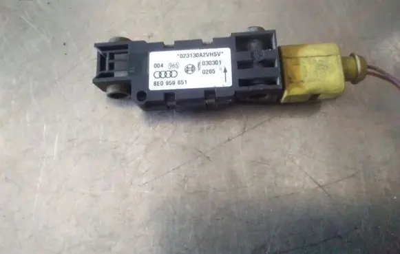 Audi A4 S4 B6 8E 8H Airbag deployment crash/impact sensor 8E0959651