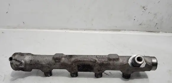 Volkswagen Tiguan Fuel main line pipe