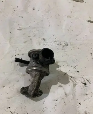 BMW 5 E39 EGR valve 72229506
