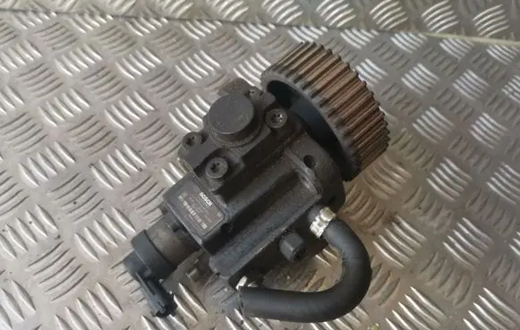 Opel Insignia A Fuel injection high pressure pump 0445010193 55571005 0928400680