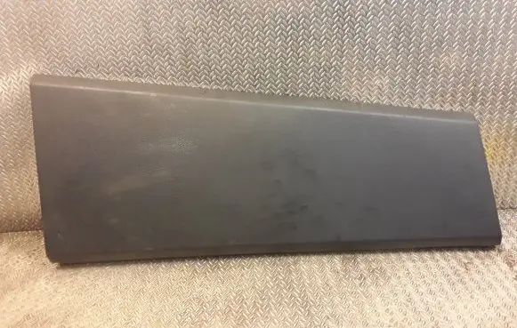 Land Rover Discovery 3 - LR3 (B) pillar trim (top) EMG500280