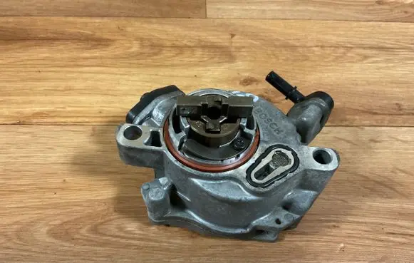 Peugeot 308 Vacuum pump 9684786780