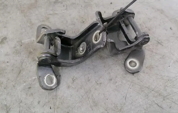 Honda CR-V Rear door upper hinge WWRR