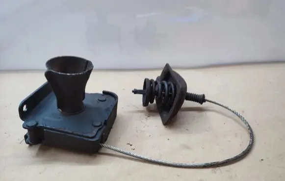 Nissan Pathfinder R51 Spare wheel mounting bracket 