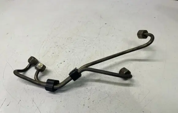Volkswagen PASSAT B5 Fuel injector supply line/pipe 