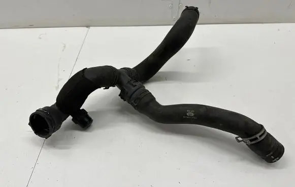 Land Rover Discovery 5 Engine coolant pipe/hose JPLA8260BC