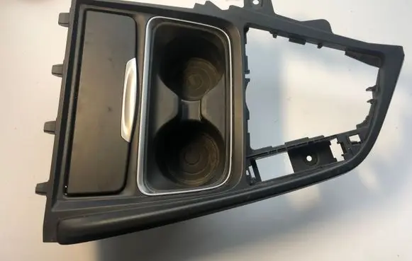 Cup holder front