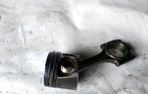 Volvo S60 Piston with connecting rod