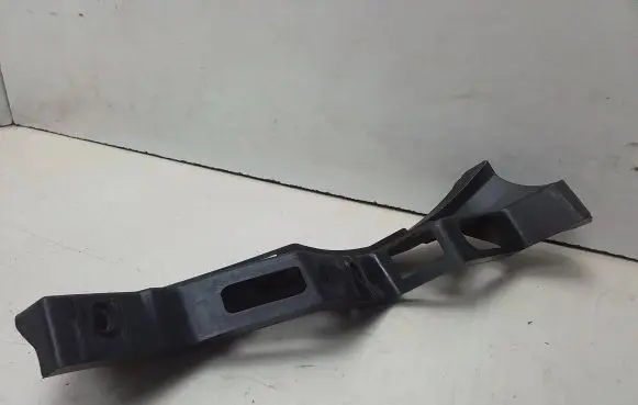 Volkswagen PASSAT B6 Front bumper mounting bracket 3C0807890