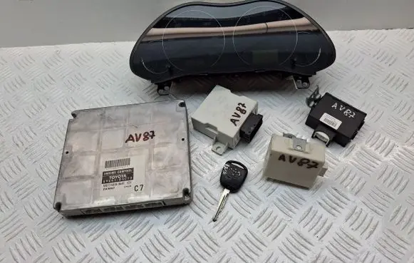 Toyota Avensis T250 Engine ECU kit and lock set 8380005C00 8966105C70 MB1758008681