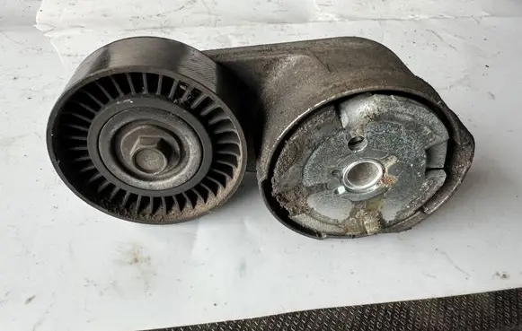 Dodge Durango III Generator/alternator belt tensioner 15909