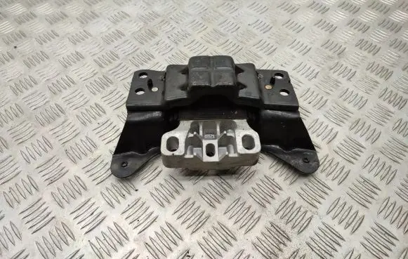 Skoda Octavia Mk3 (5E) Engine mount bracket 5Q0199555R