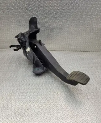 Dacia Duster Clutch pedal 465039034R 8201298901A 465037621R