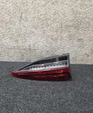 Skoda Octavia Mk4 Tailgate rear/tail lights 5E7945307