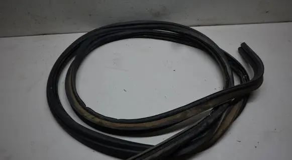 Chrysler Town u0026 Country V Trunk rubber seal (body) 