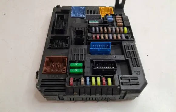 Peugeot Partner III Central body control module 9855665080