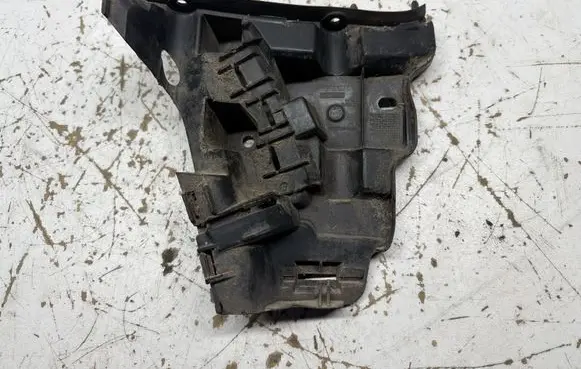 Volvo XC70 Front bumper mounting bracket 31214961