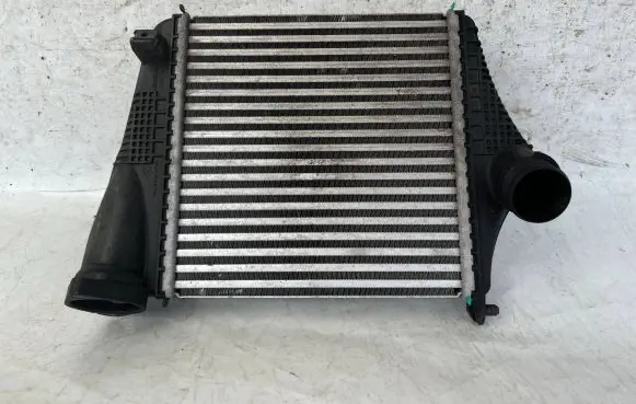 Audi Q7 4M Intercooler radiator 4M0145804