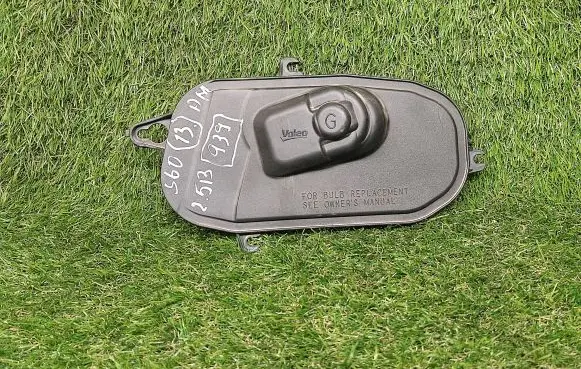 Headlight/headlamp dust cover