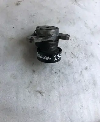 Volkswagen Tiguan Generator/alternator belt tensioner 04l903315