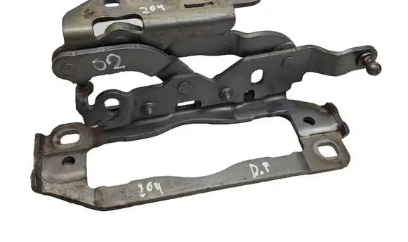 Engine bonnet/hood hinges