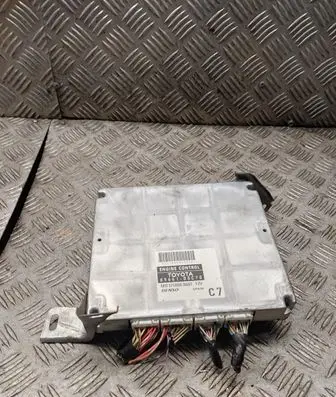 Toyota Avensis T250 Engine control unit/module 8966105c70