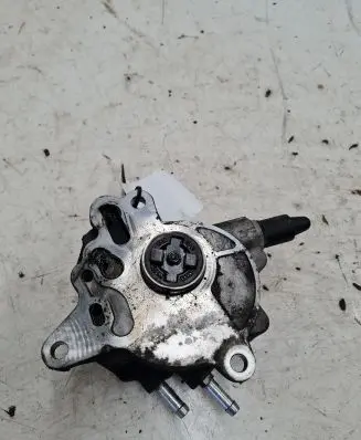 Volkswagen Golf V Vacuum pump 03G145209
