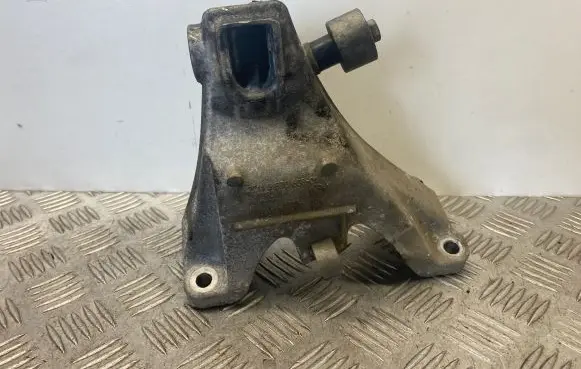 BMW 4 F32 F33 Engine mounting bracket 6870608 22116870608