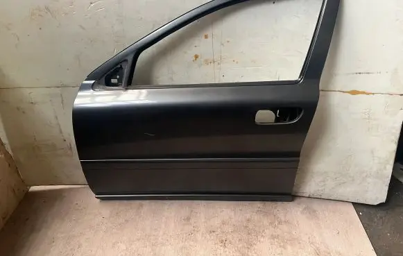 Volvo V70 Front door