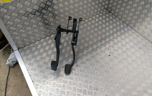 Volvo V70 Pedal assembly