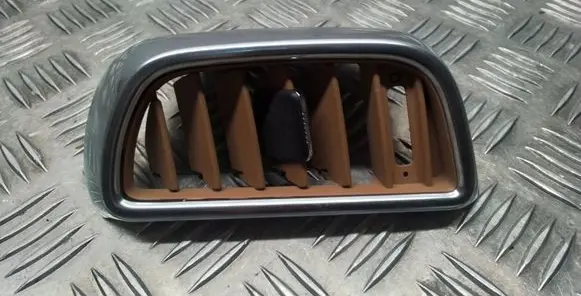 Porsche Cayenne (92A) Rear air vent grill 
