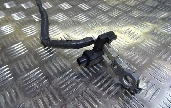 Mercedes-Benz X-class W470 Positive cable (battery)