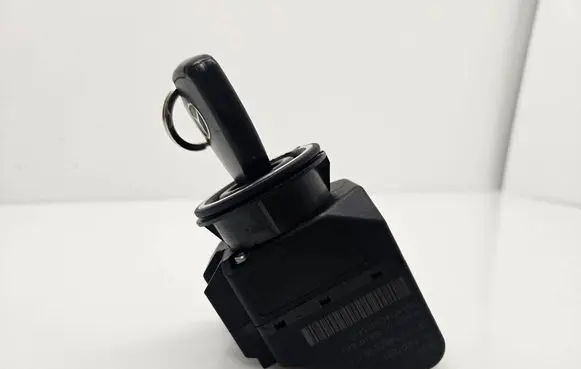 Mercedes-Benz E W210 Ignition lock 33000301 2105450208