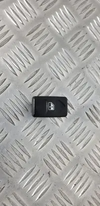 Land Rover Discovery Quarter vent window switch 