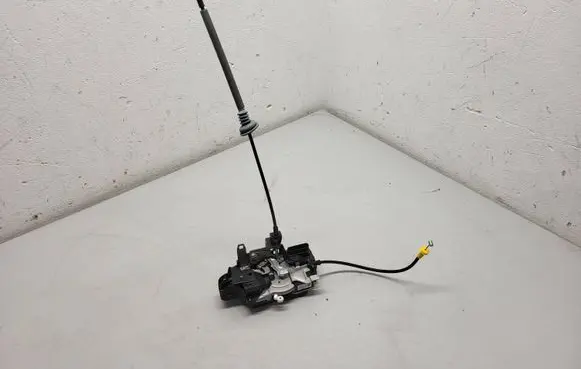 Volvo XC90 Front door lock 31349894
