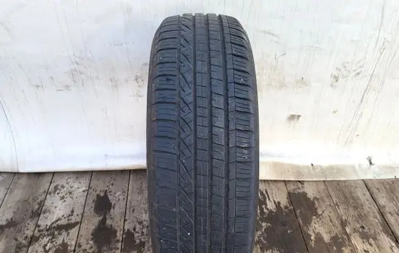 Volkswagen Golf VII R17 summer tire 4019238722567