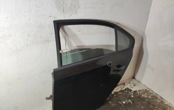 Volkswagen Jetta VI Rear door 